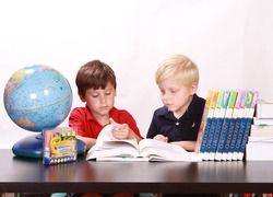 Normal_vriendschap_kinderen_jongens_klas_boeken_lezen