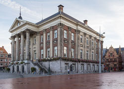 Normal_stadhuis_und_goudkantoor_groningen