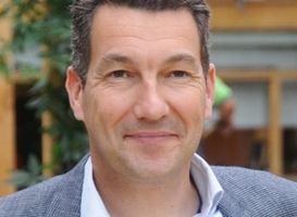 Eredoctoraat Open Universiteit voor klimaatexpert Tim van Hattum Eredoctoraat Open Universiteit voor klimaatexpert Tim van Hattum